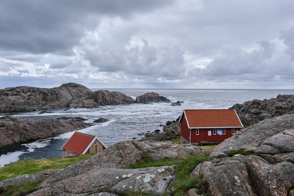 Lindesnes Lighthouse — Armed with a superzoom and difficult 24mm 8