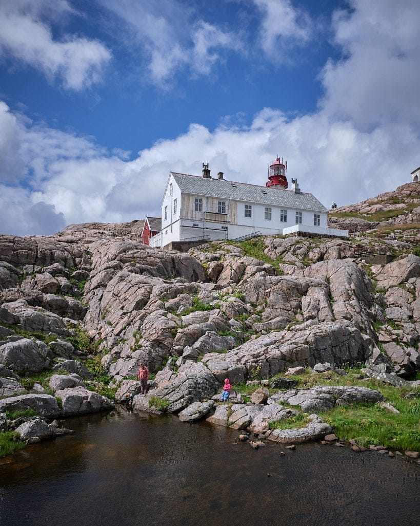 Lindesnes Lighthouse — Armed with a superzoom and difficult 24mm 9