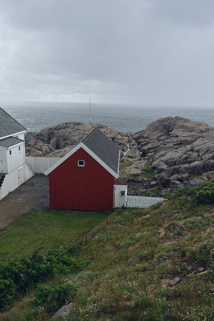 Lindesnes Lighthouse — Armed with a superzoom and difficult 24mm 10